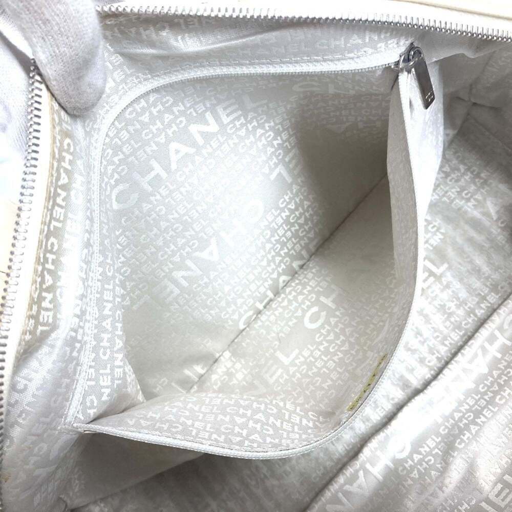 CHANEL Cream Leather Logo Shoulder Bag - Picture 6 of 16
